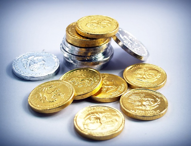 stříbrné a zlaté mince